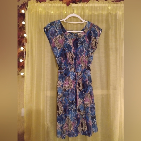 BeBop multi-color Mini Dress with tie waist - Picture 1 of 4